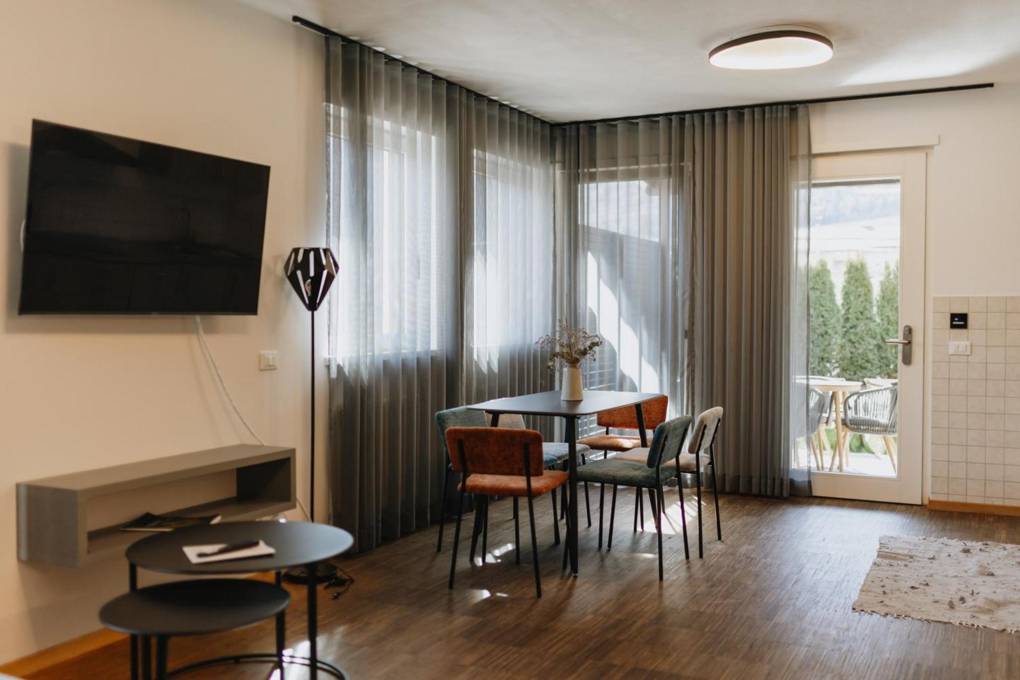 Residence Montani Laces Eksteriør billede